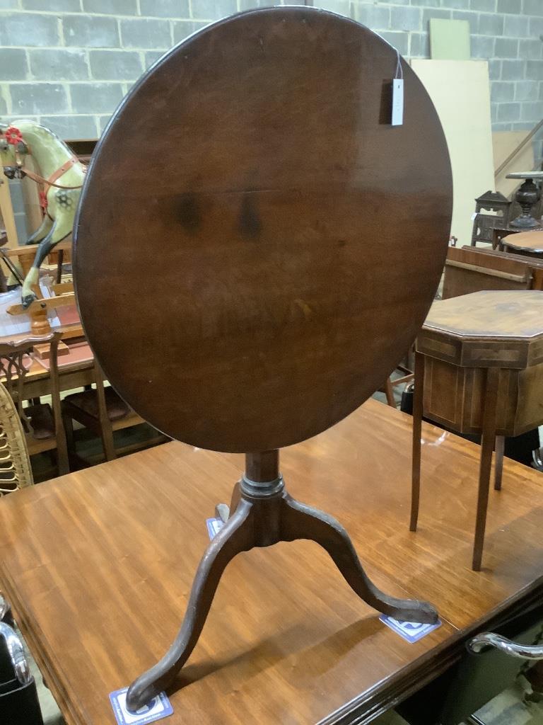 A George III oak tilt top birdcage tea table, diameter 75cm, height 75cm